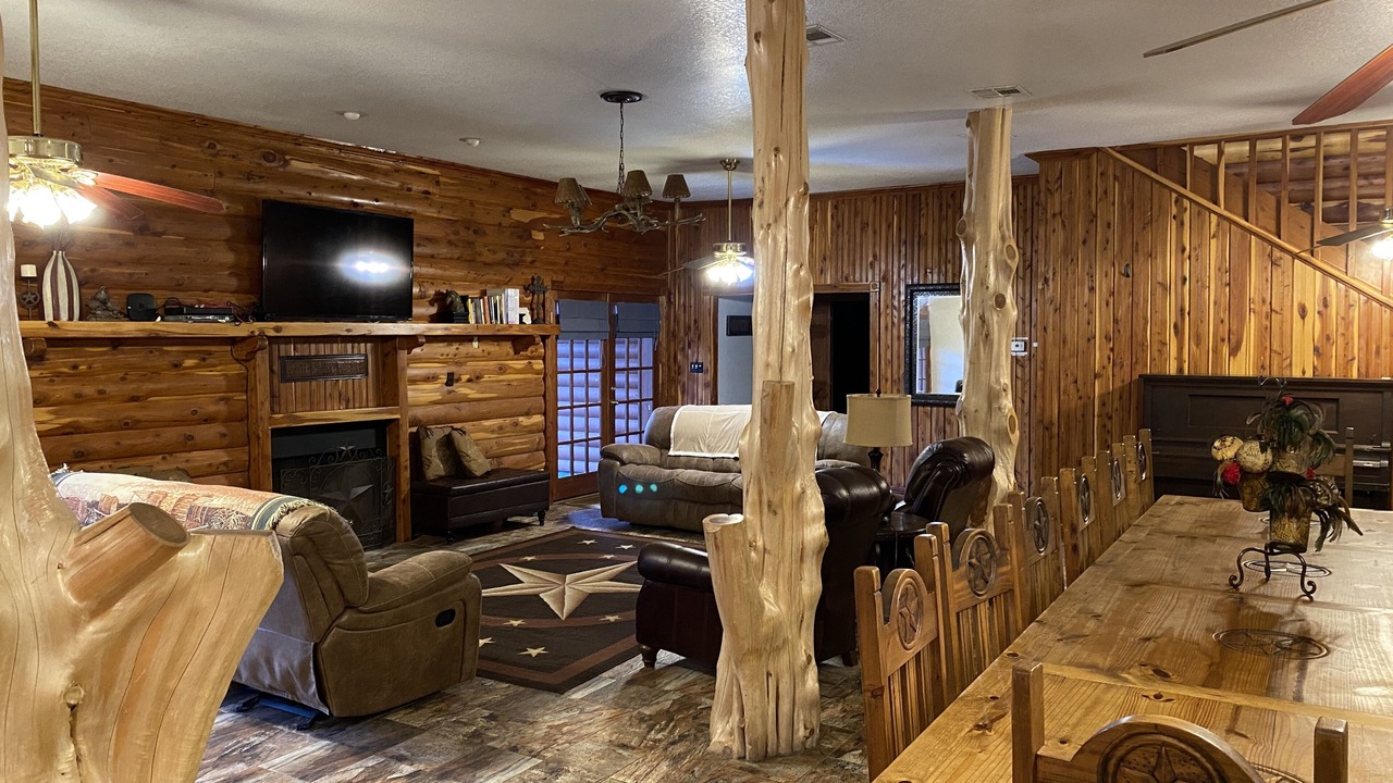 Photo of Livingroom in Bastrop