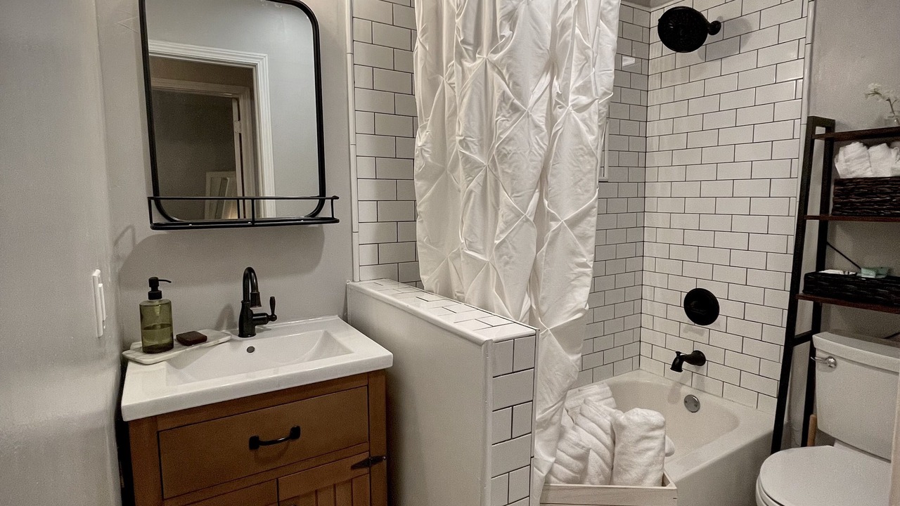 Photo of Bathroom in Rose