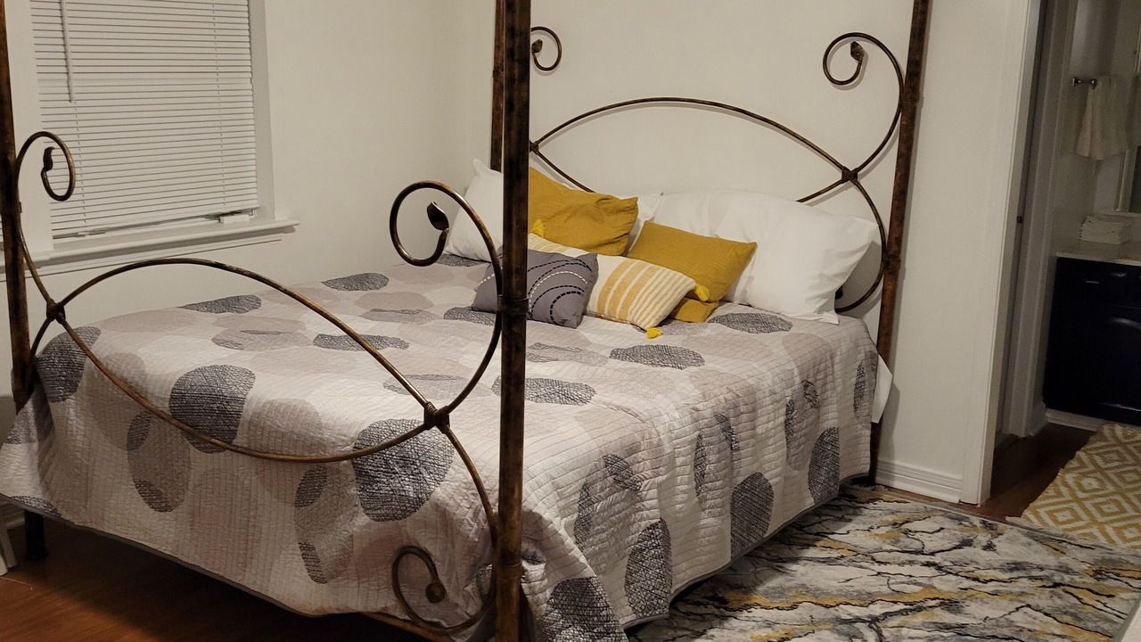 Photo of Bedroom in Tall Timbers - Brechtel