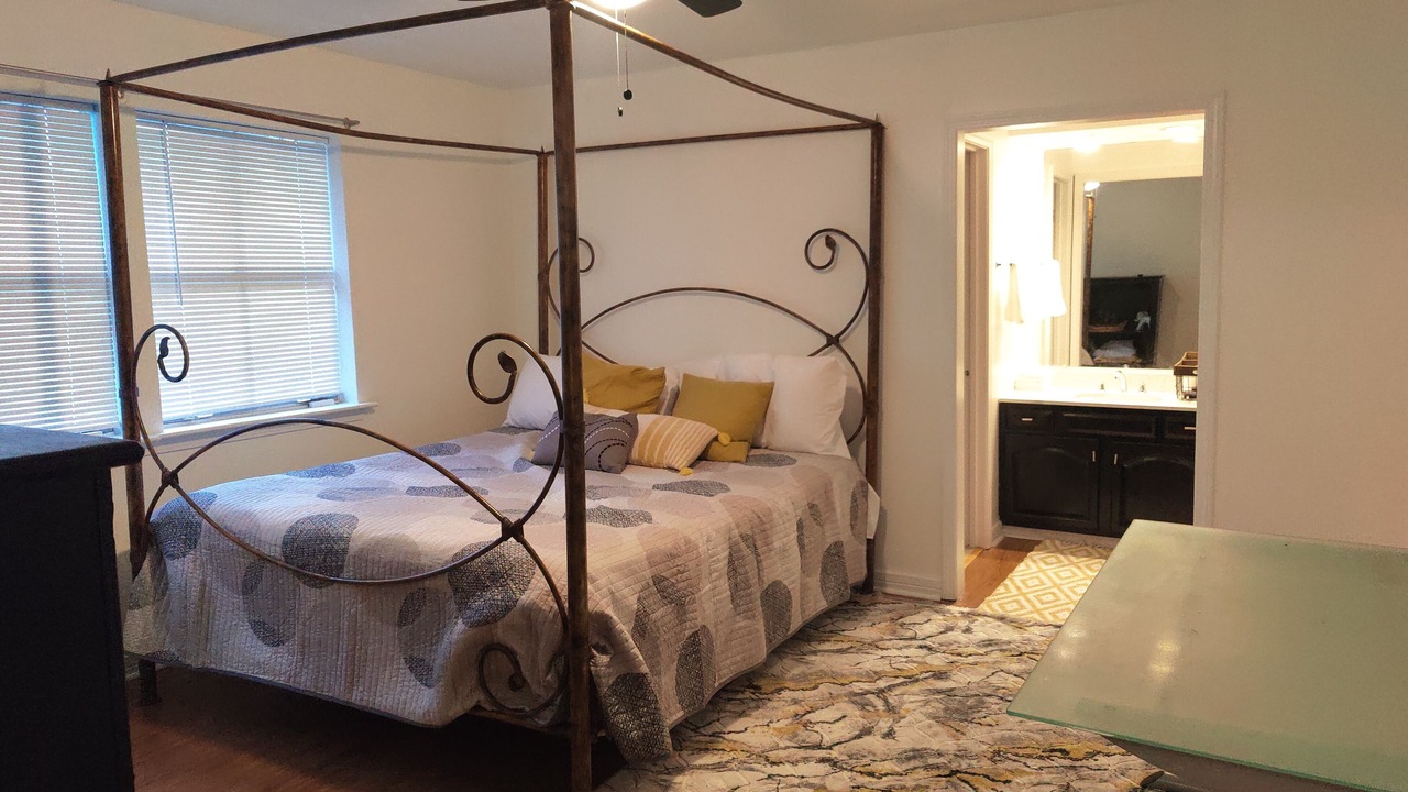 Photo of Bedroom in Tall Timbers - Brechtel