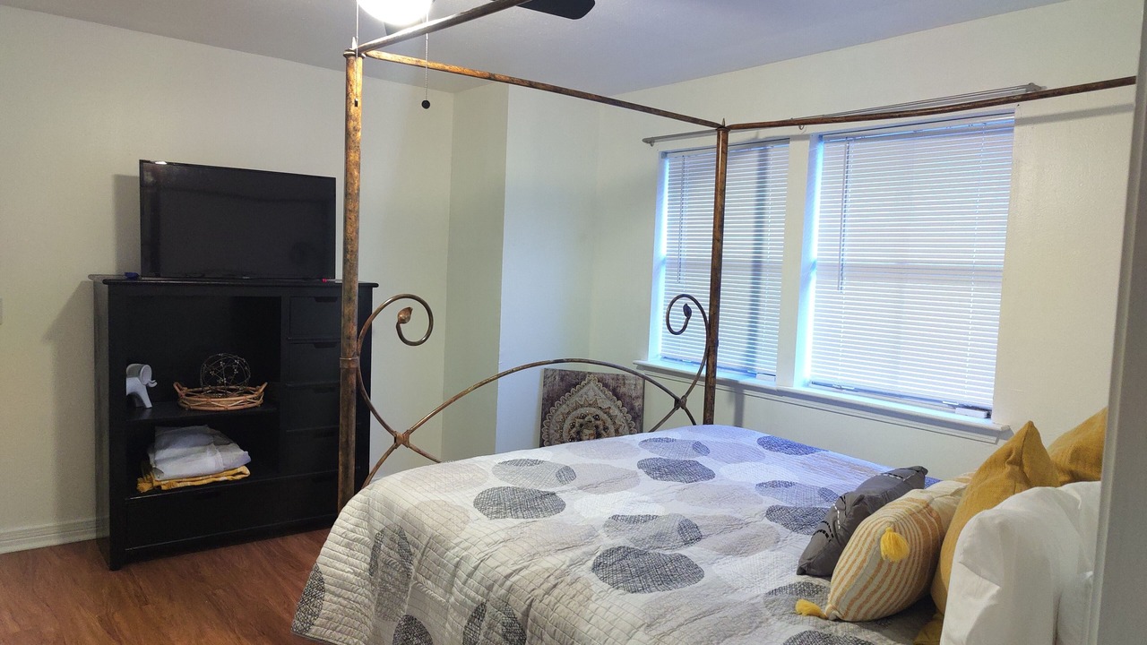 Photo of Bedroom in Tall Timbers - Brechtel