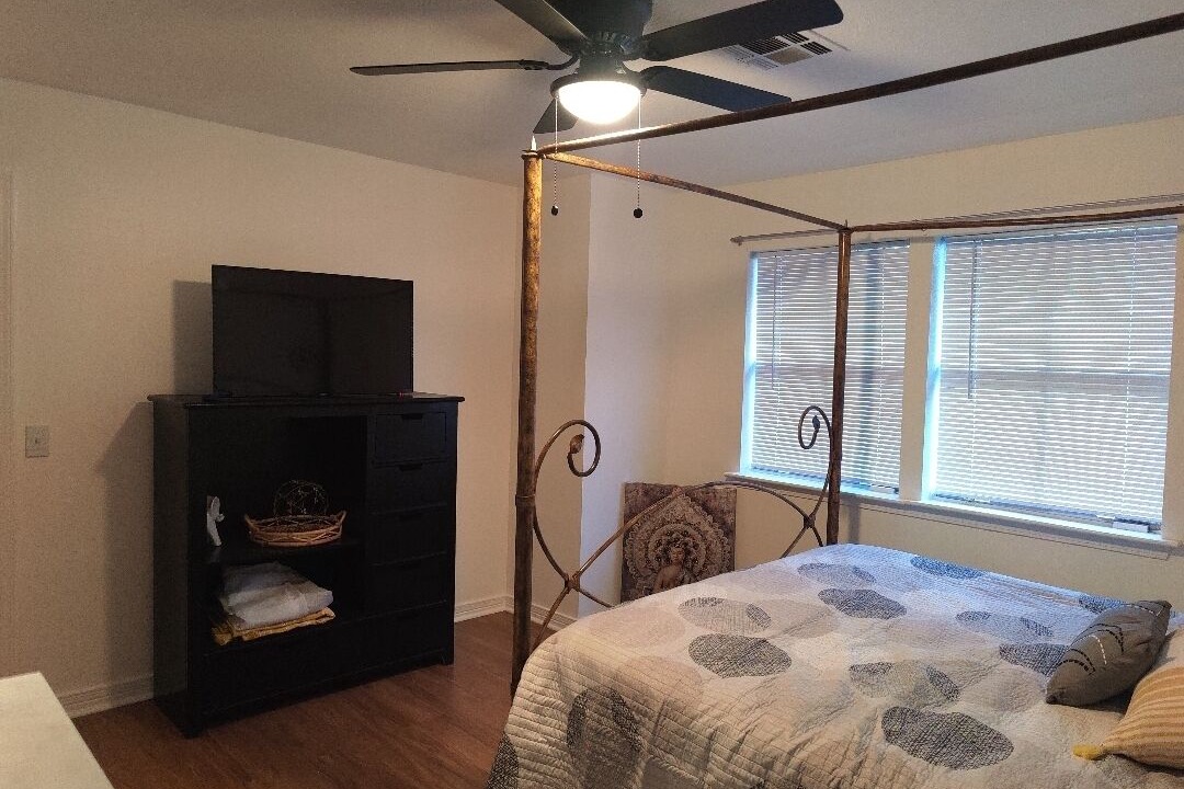 Photo of Bedroom in Tall Timbers - Brechtel