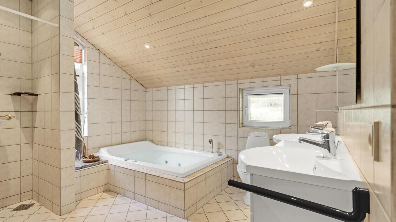 Photo of Bathroom in Jegum