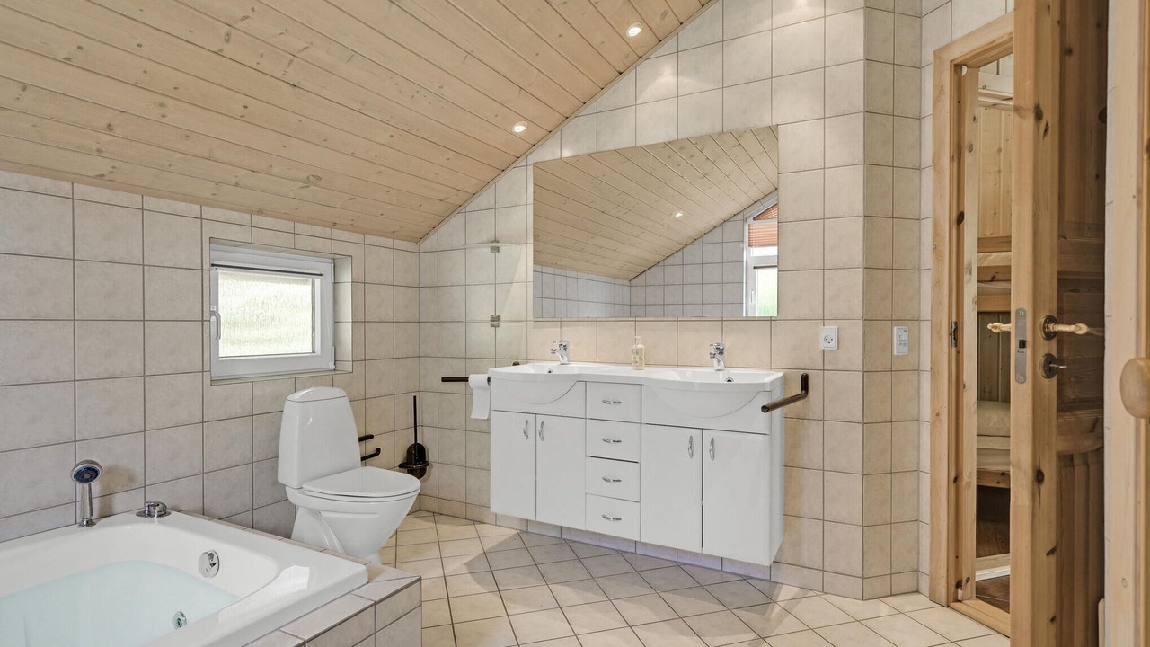 Photo of Bathroom in Jegum