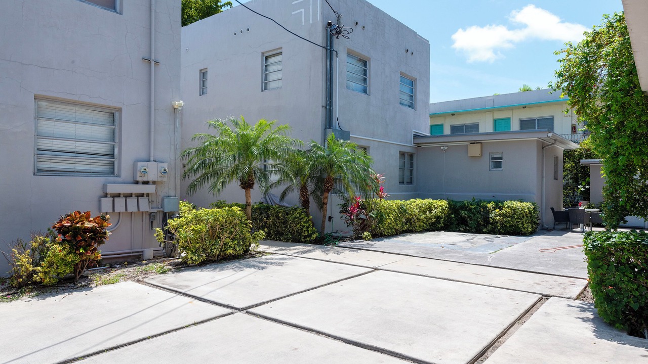 Photo of Outdoor in Flamingo/Lummus