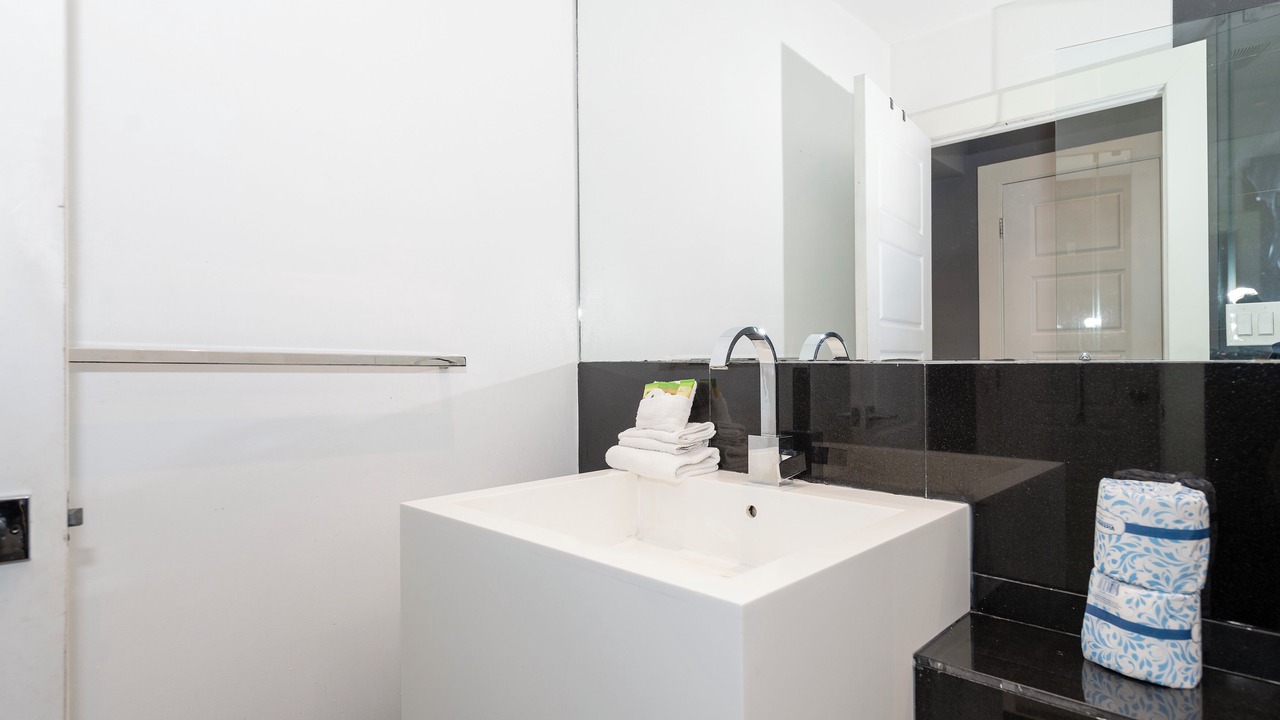 Photo of Bathroom in Flamingo/Lummus