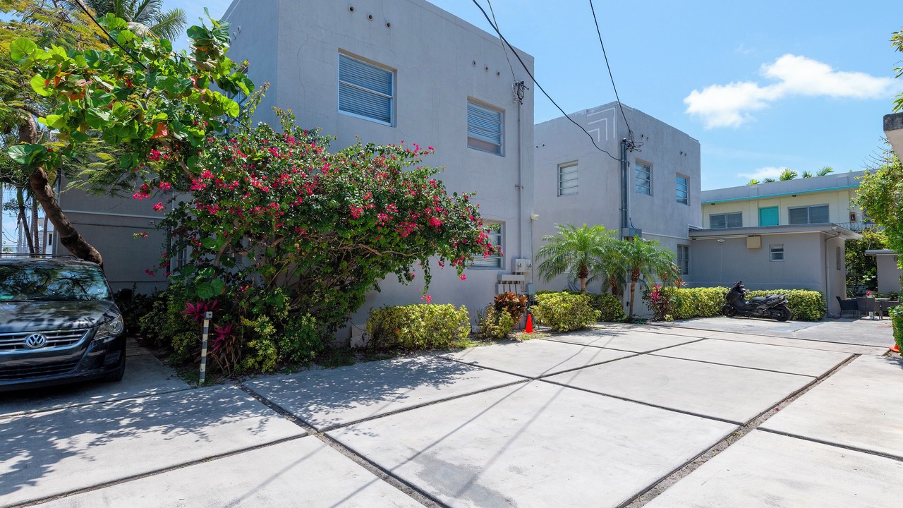 Photo of Outdoor in Flamingo/Lummus