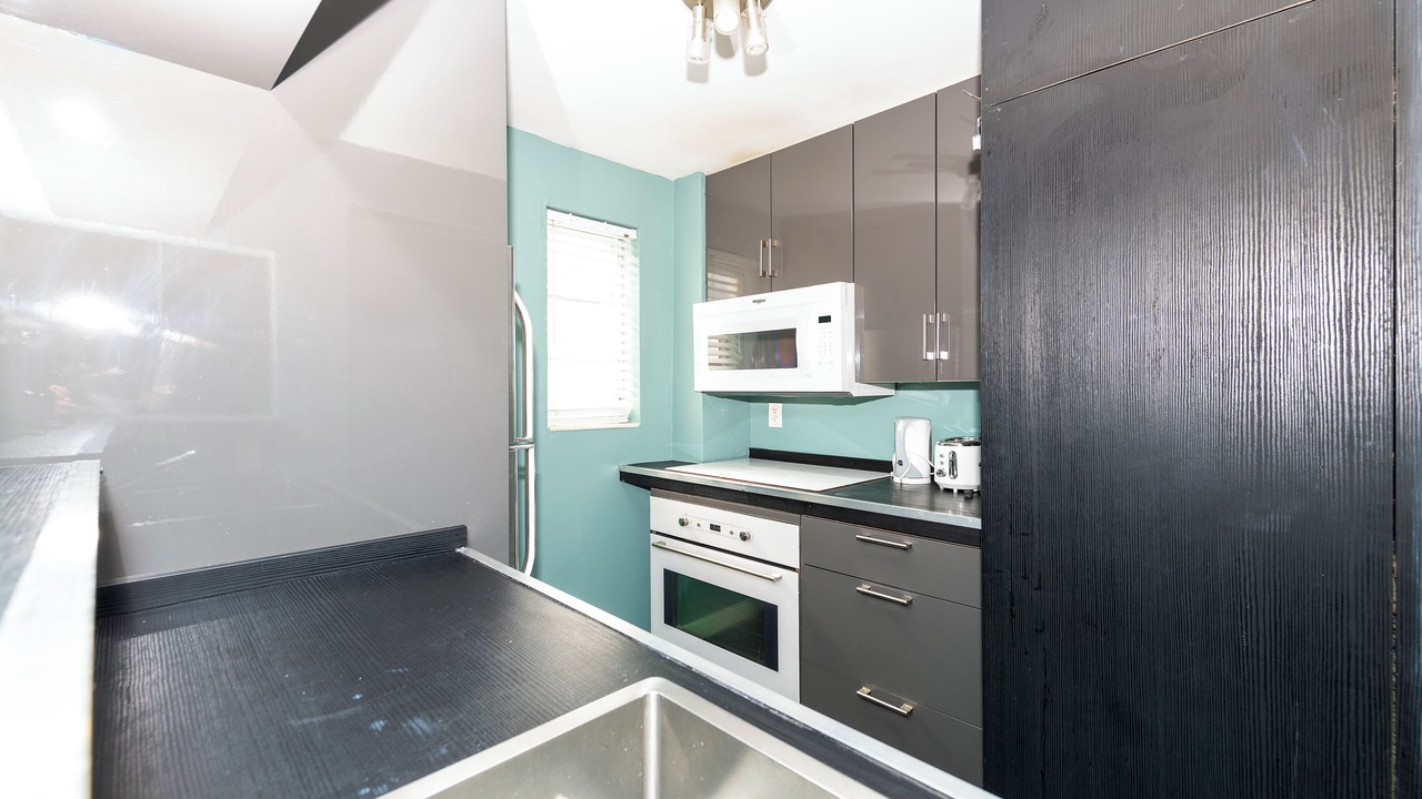Photo of Kitchen in Flamingo/Lummus