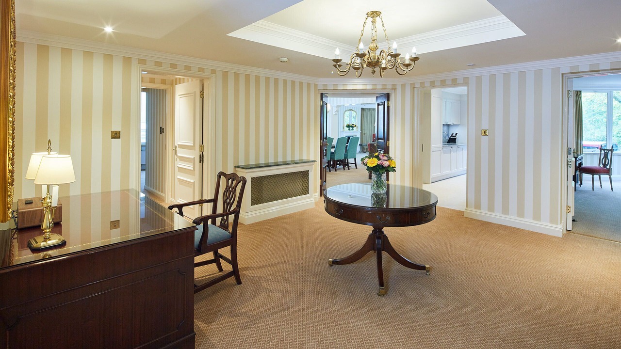 Photo of Others in Queen's Gate