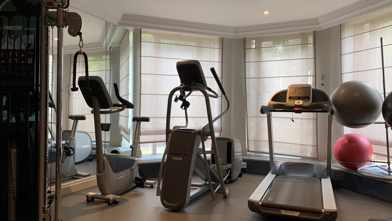 Photo of Others in Queen's Gate