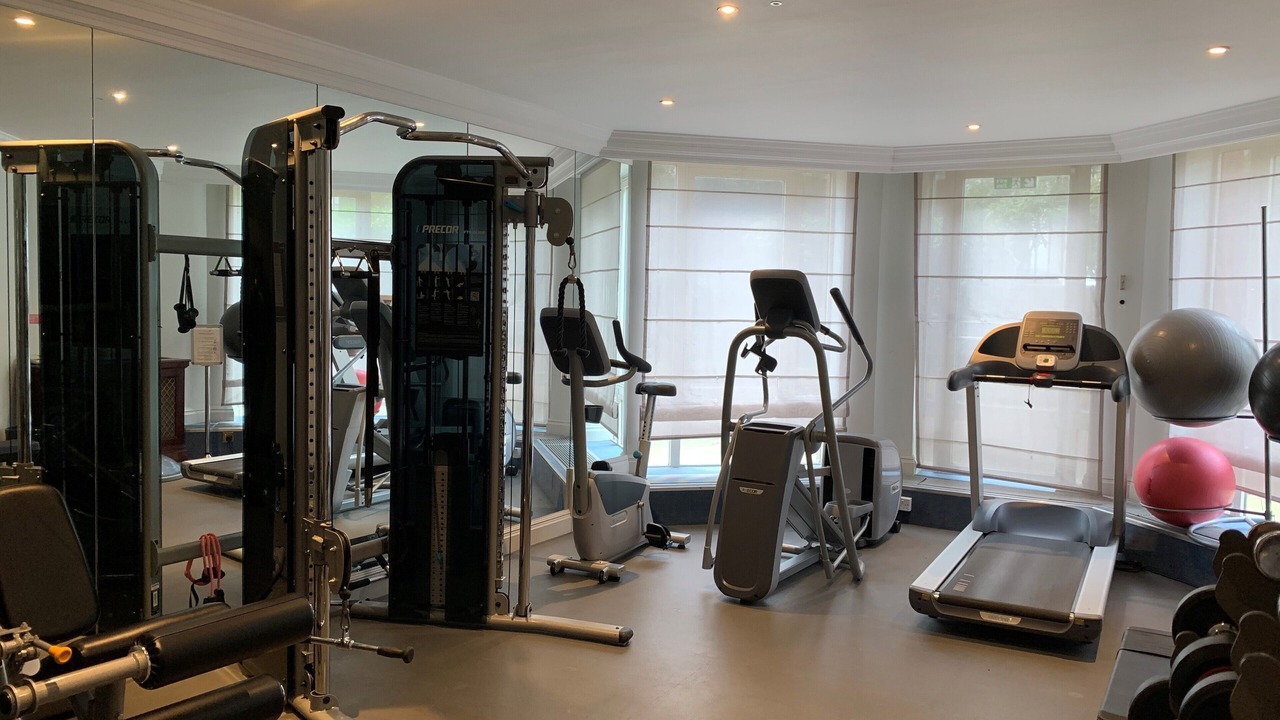 Photo of Others in Queen's Gate