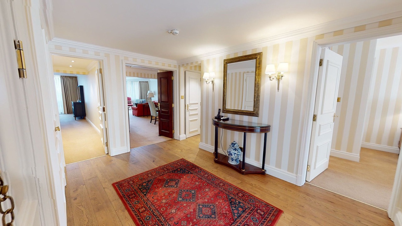 Photo of Others in Queen's Gate