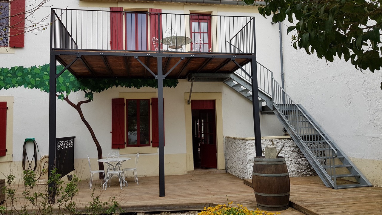 Photo of Outdoor in Pomas