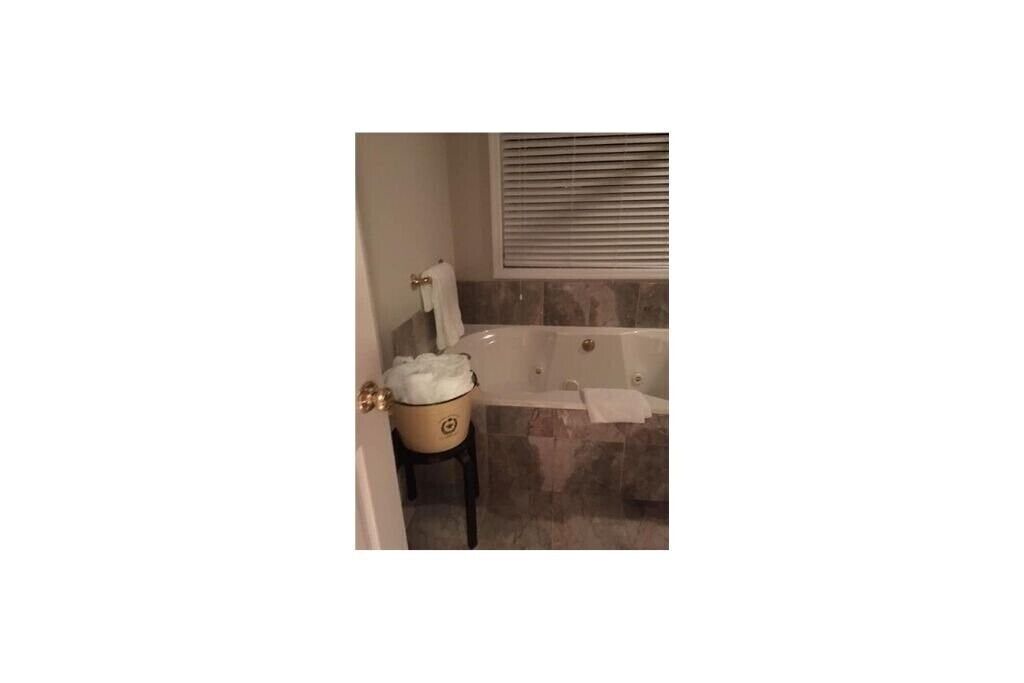 Photo of Bathroom in Chestnut Mound