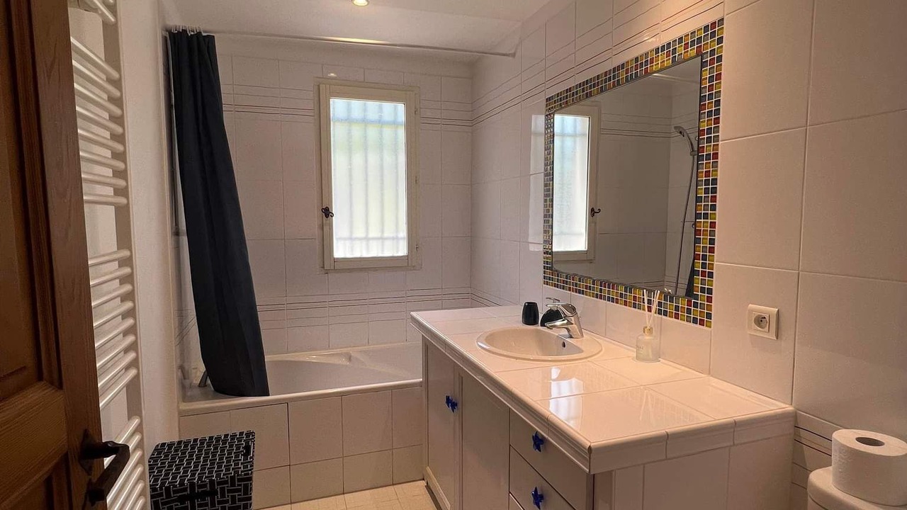 Photo of Bathroom in Entrecasteaux