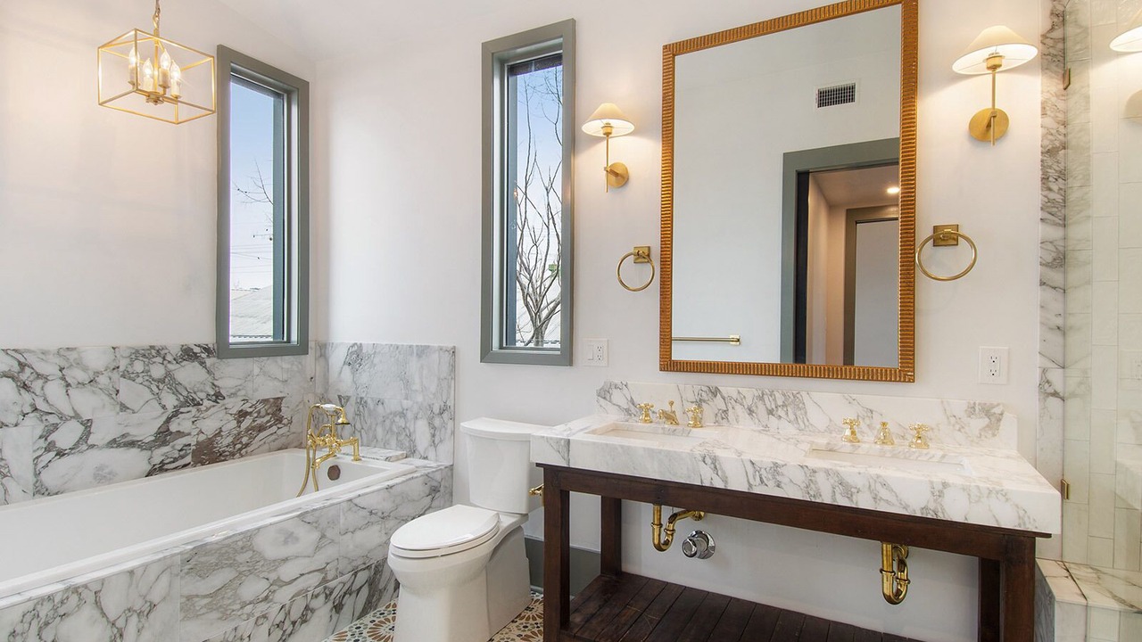 Photo of Bathroom in Irish Channel