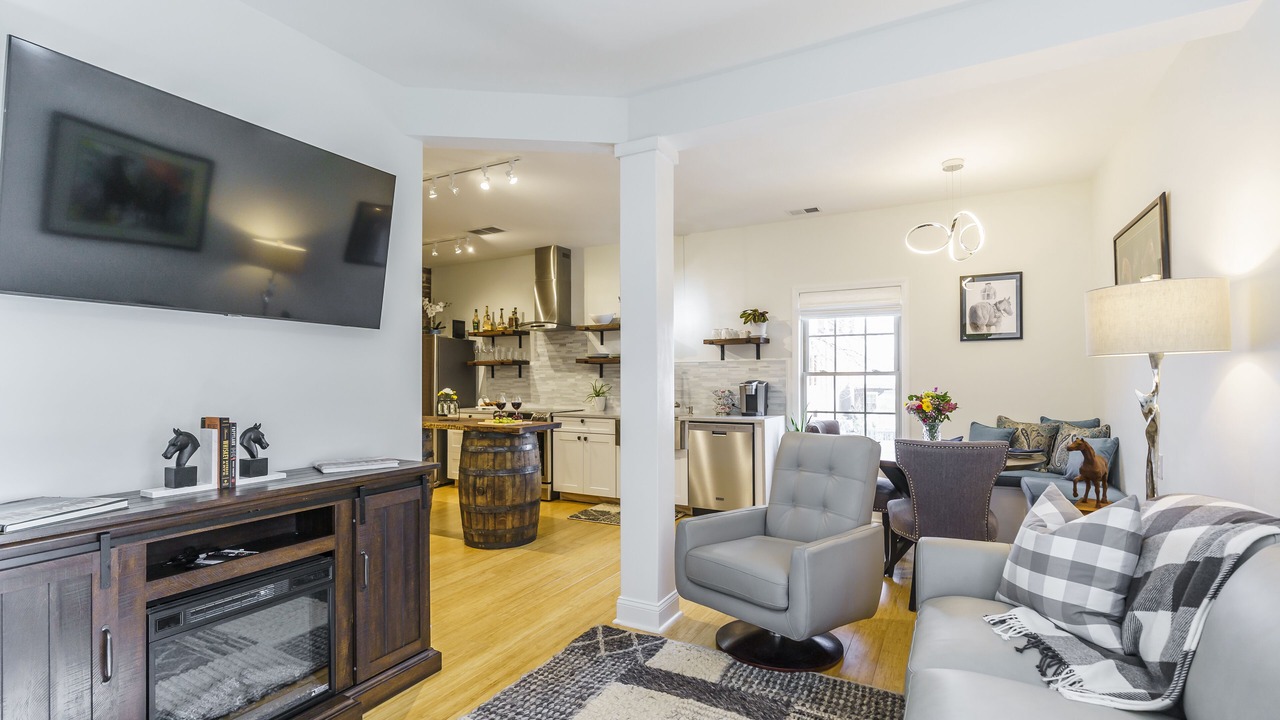 Photo of Livingroom in Midway