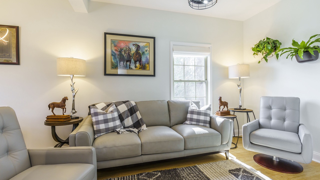 Photo of Livingroom in Midway