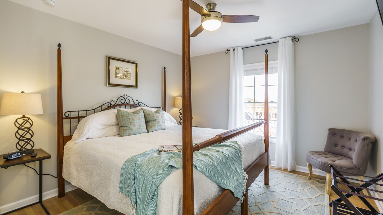 Photo of Bedroom in Midway