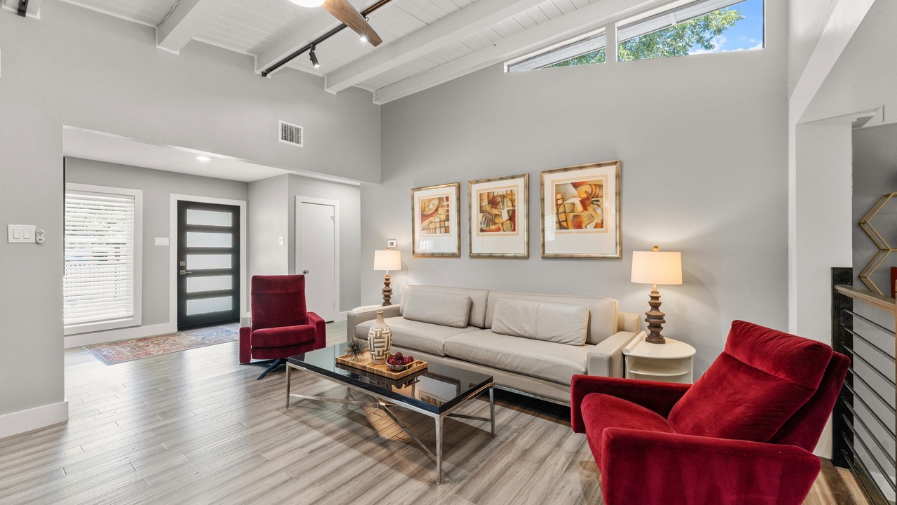 Photo of Livingroom in Preston Hollow
