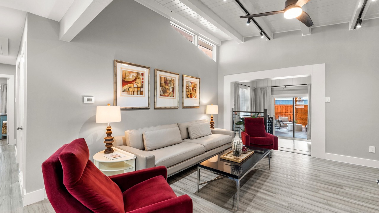 Photo of Livingroom in Preston Hollow