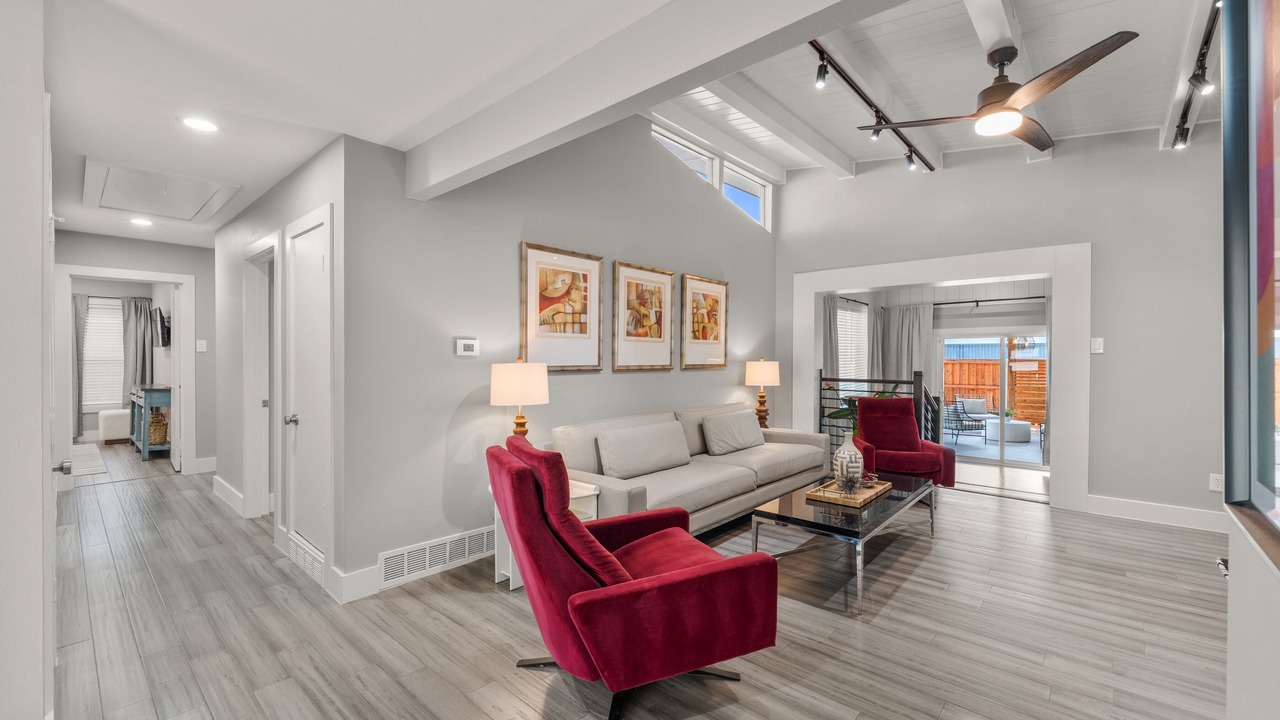 Photo of Livingroom in Preston Hollow