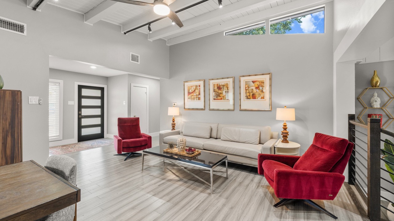 Photo of Livingroom in Preston Hollow