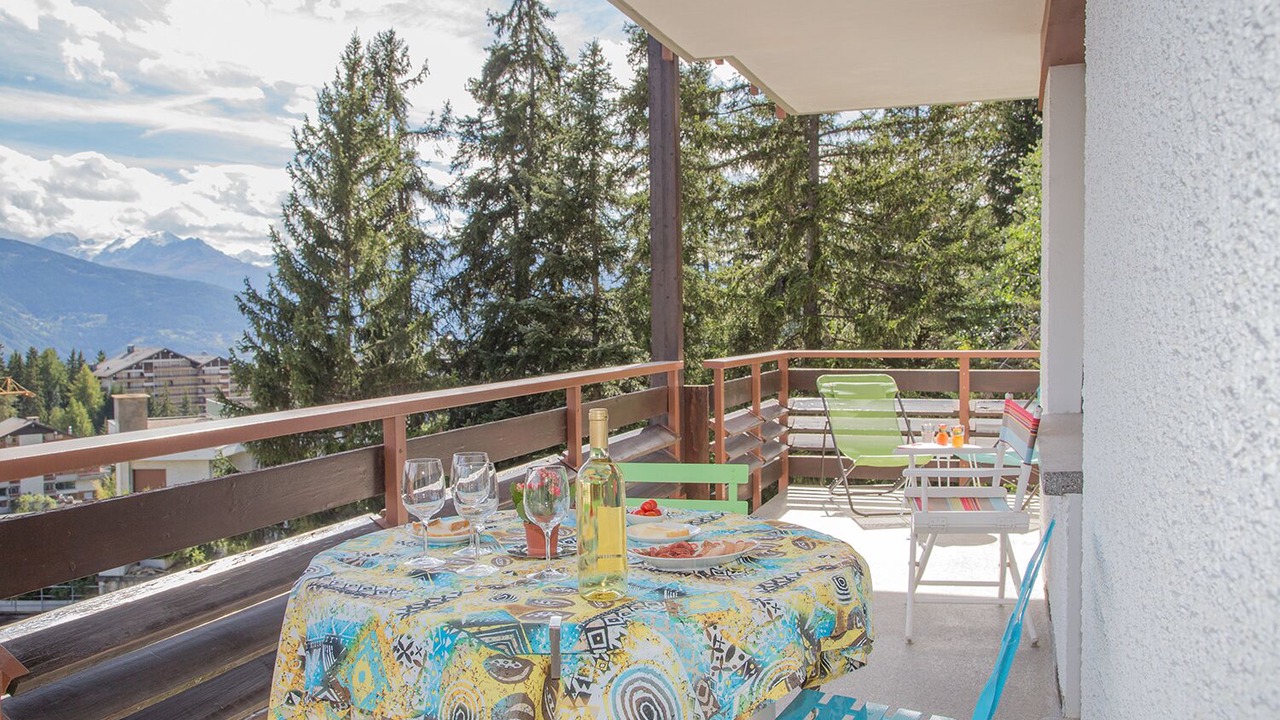 Photo of Outdoor in Lens