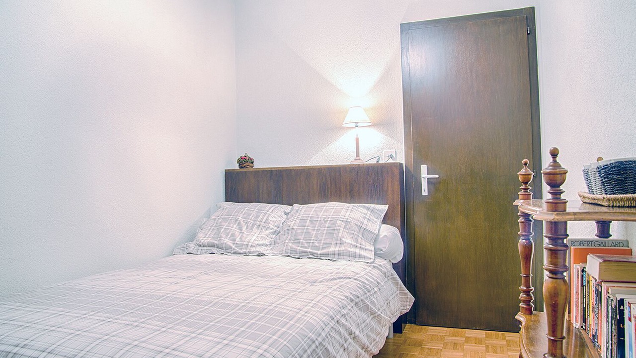 Photo of Bedroom in Lens