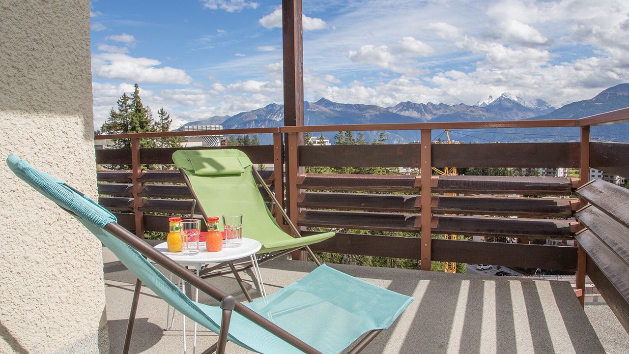 Photo of Outdoor in Lens