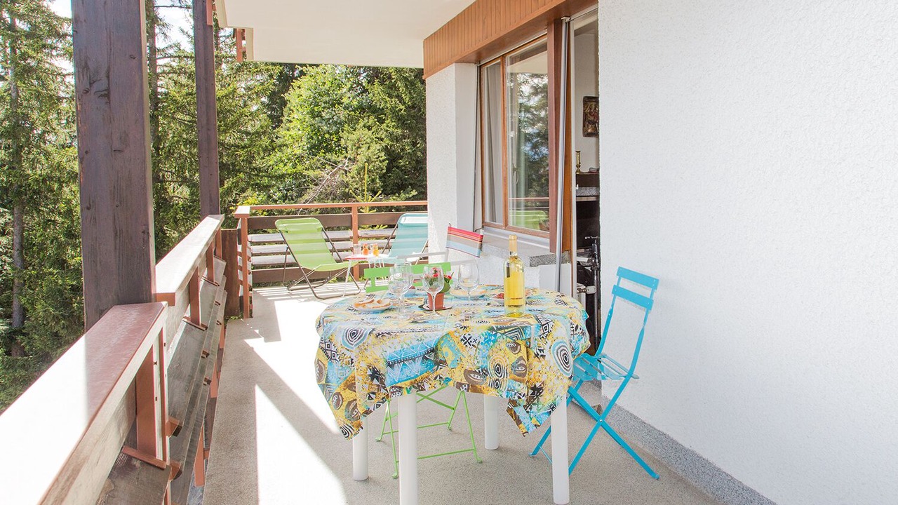 Photo of Outdoor in Lens