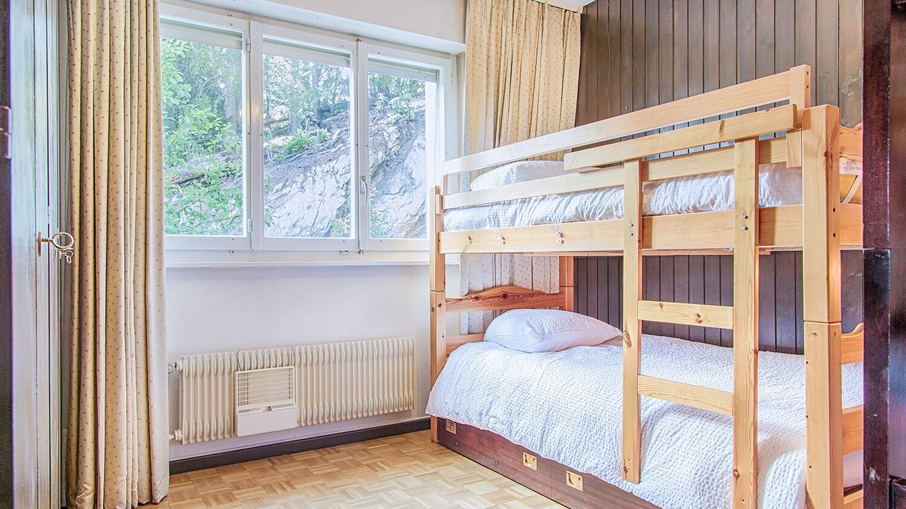 Photo of Bedroom in Lens