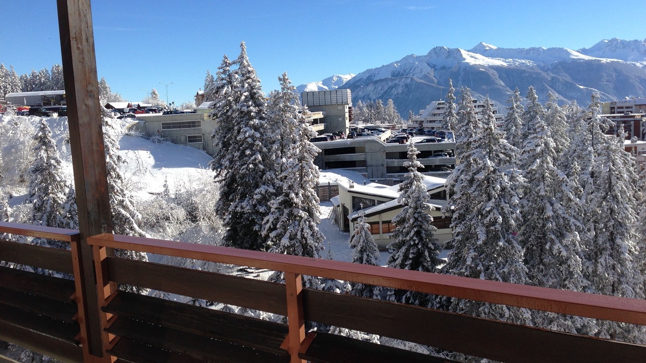 Photo of Outdoor in Lens