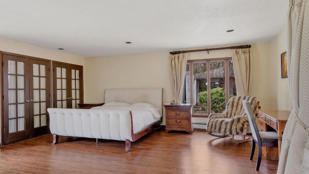 Photo of Bedroom in Old Brookville