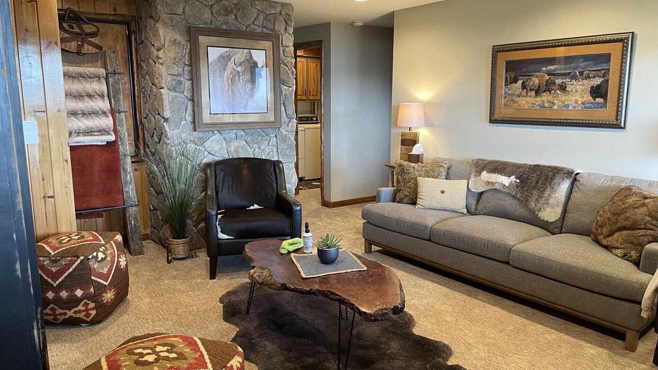 Photo of Livingroom in Island Park