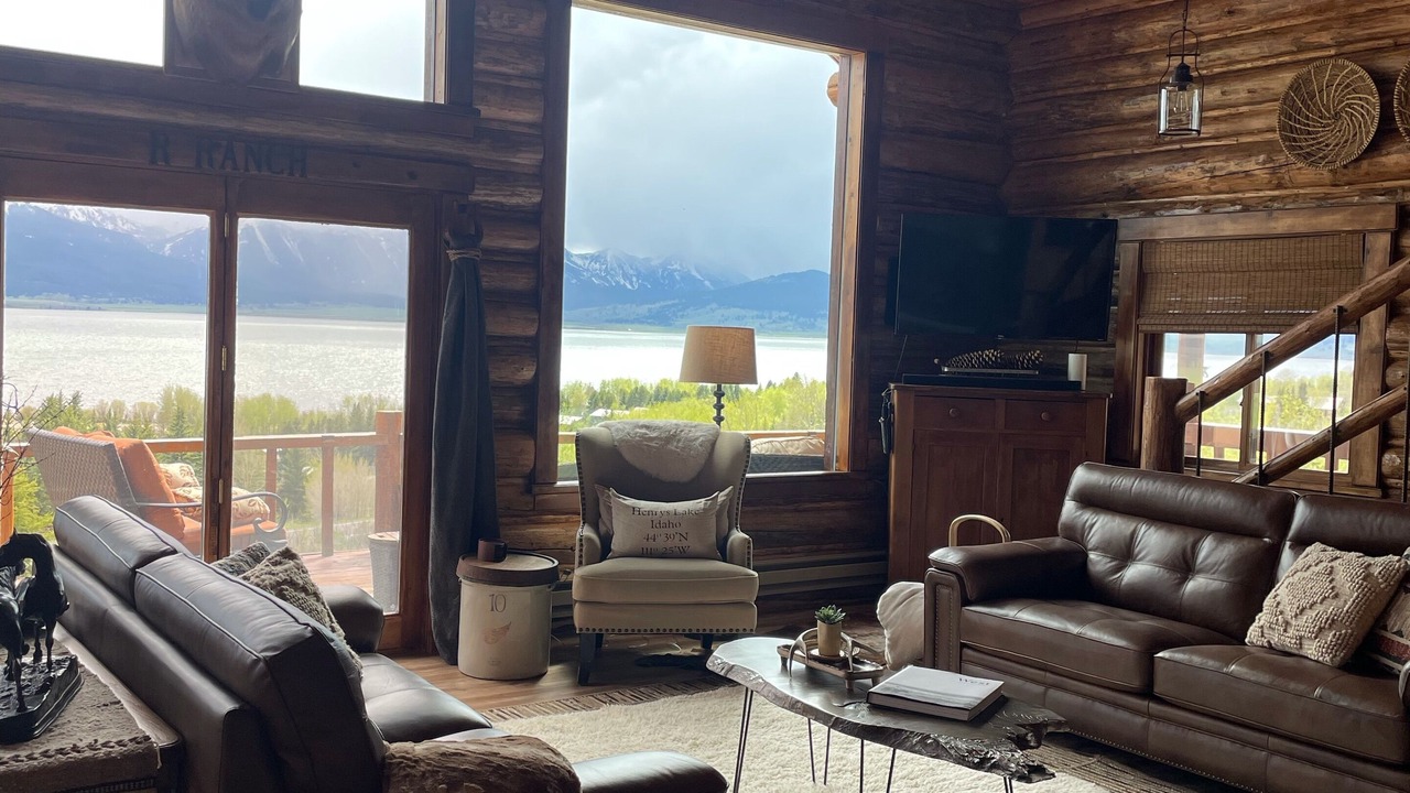 Photo of Livingroom in Island Park