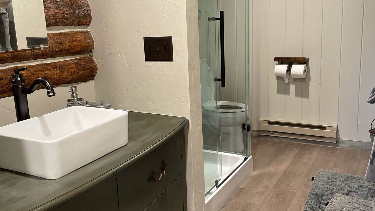 Photo of Bathroom in Island Park