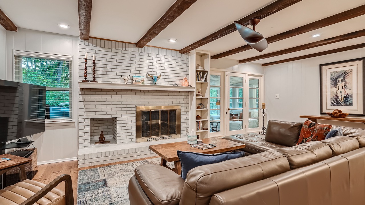 Photo of Livingroom in University Hills and Windsor Park