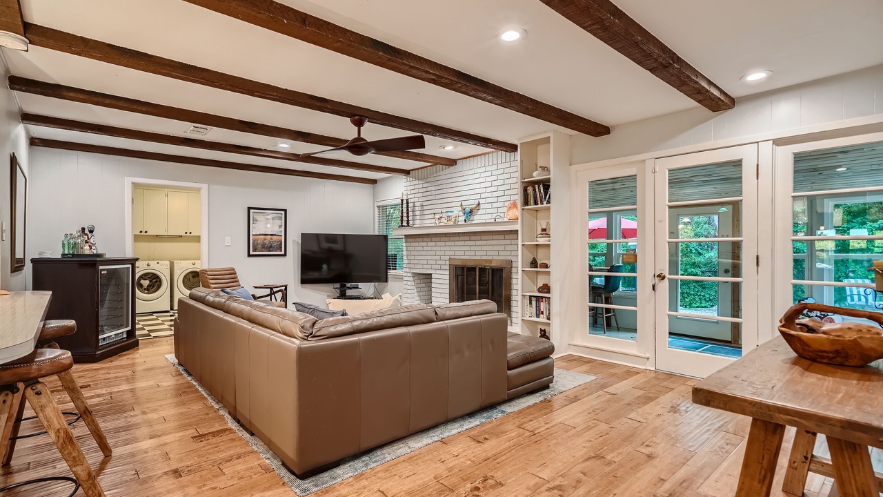 Photo of Livingroom in University Hills and Windsor Park
