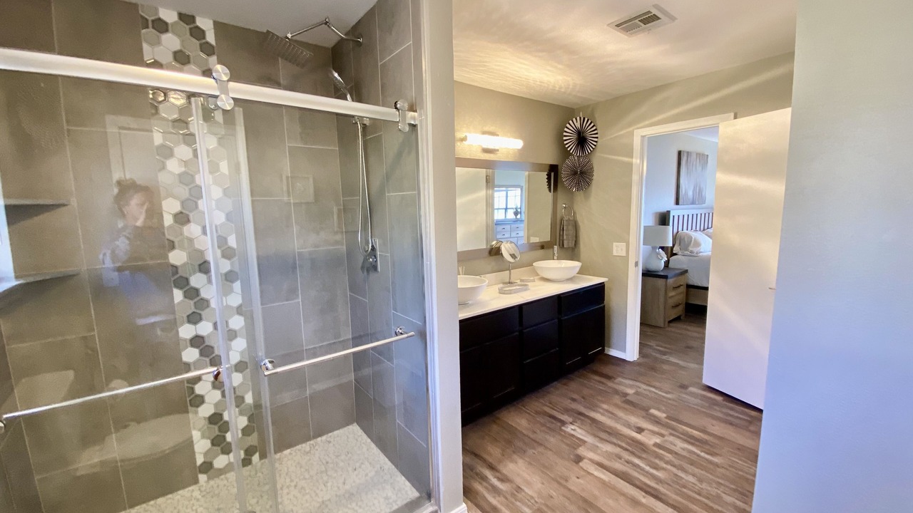 Photo of Bathroom in Hoyt