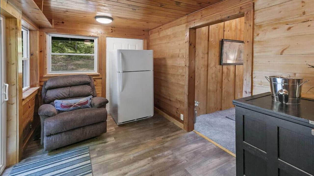Photo of Bedroom in Flat Hollow Marina