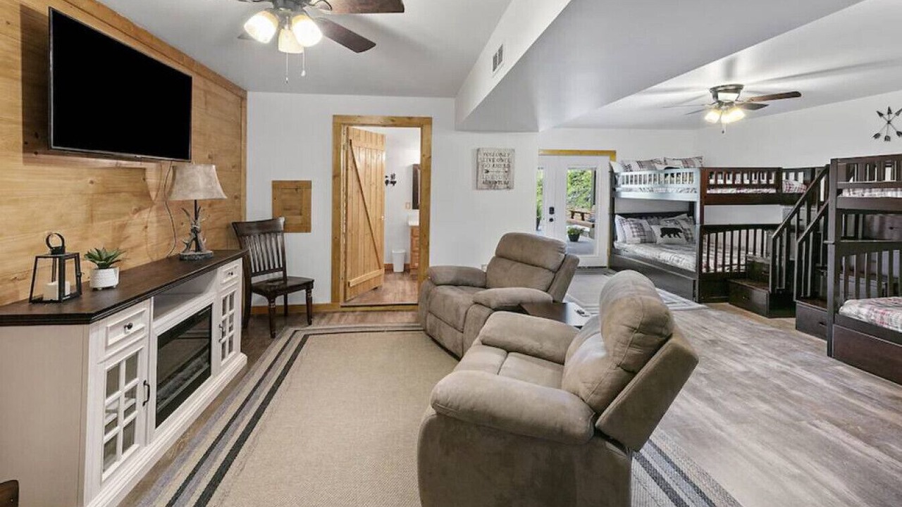 Photo of Livingroom in Flat Hollow Marina