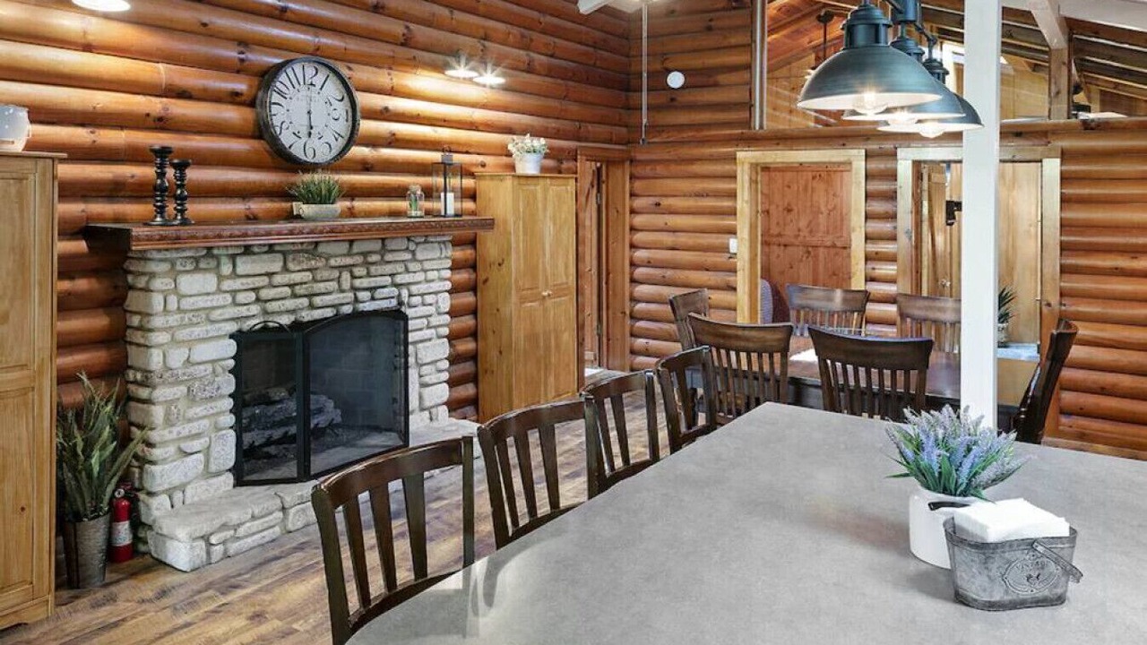 Photo of Livingroom in Flat Hollow Marina