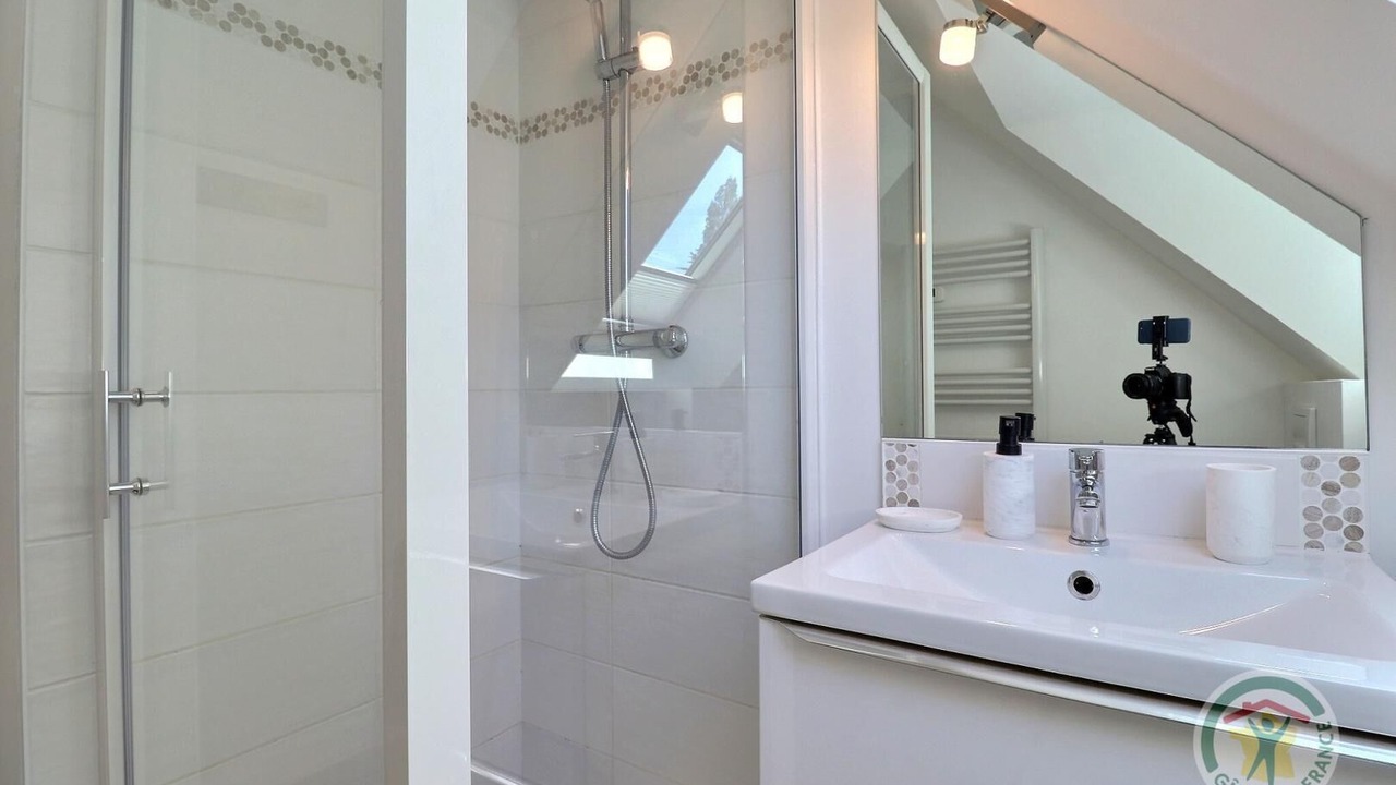 Photo of Bathroom in Thorigne-Fouillard