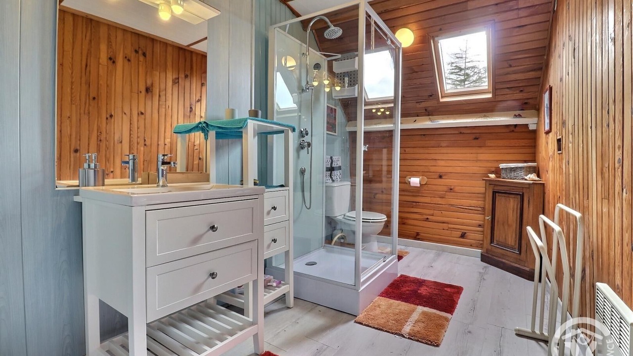 Photo of Bathroom in Saint-Broladre