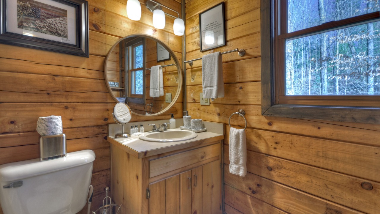 Photo of Bathroom in Hidden Lake