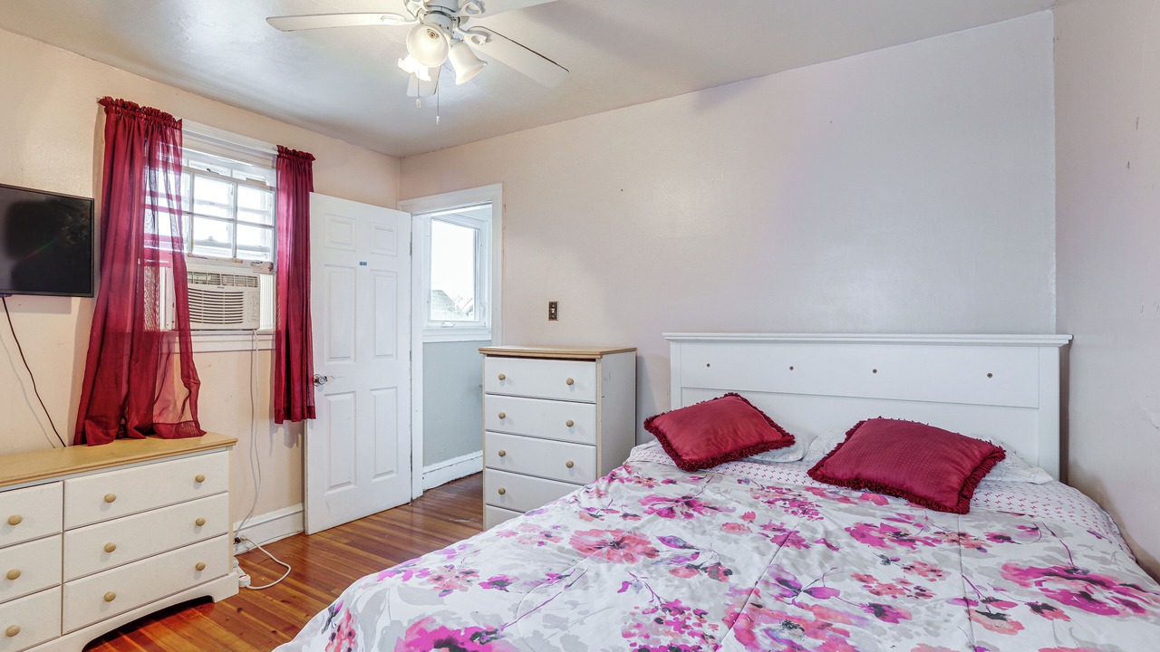 Photo of Bedroom in Upper Darby