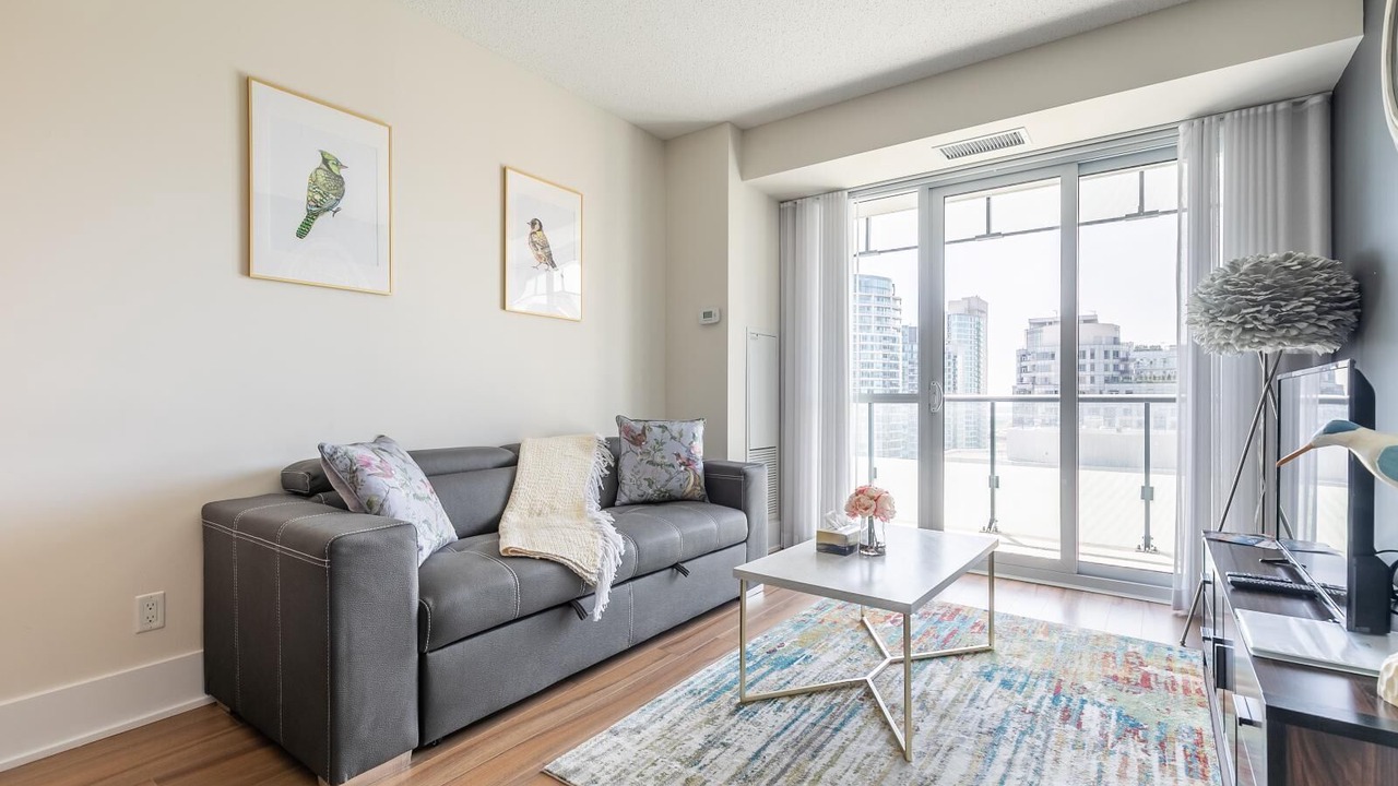 Photo of Livingroom in Toronto Entertainment District