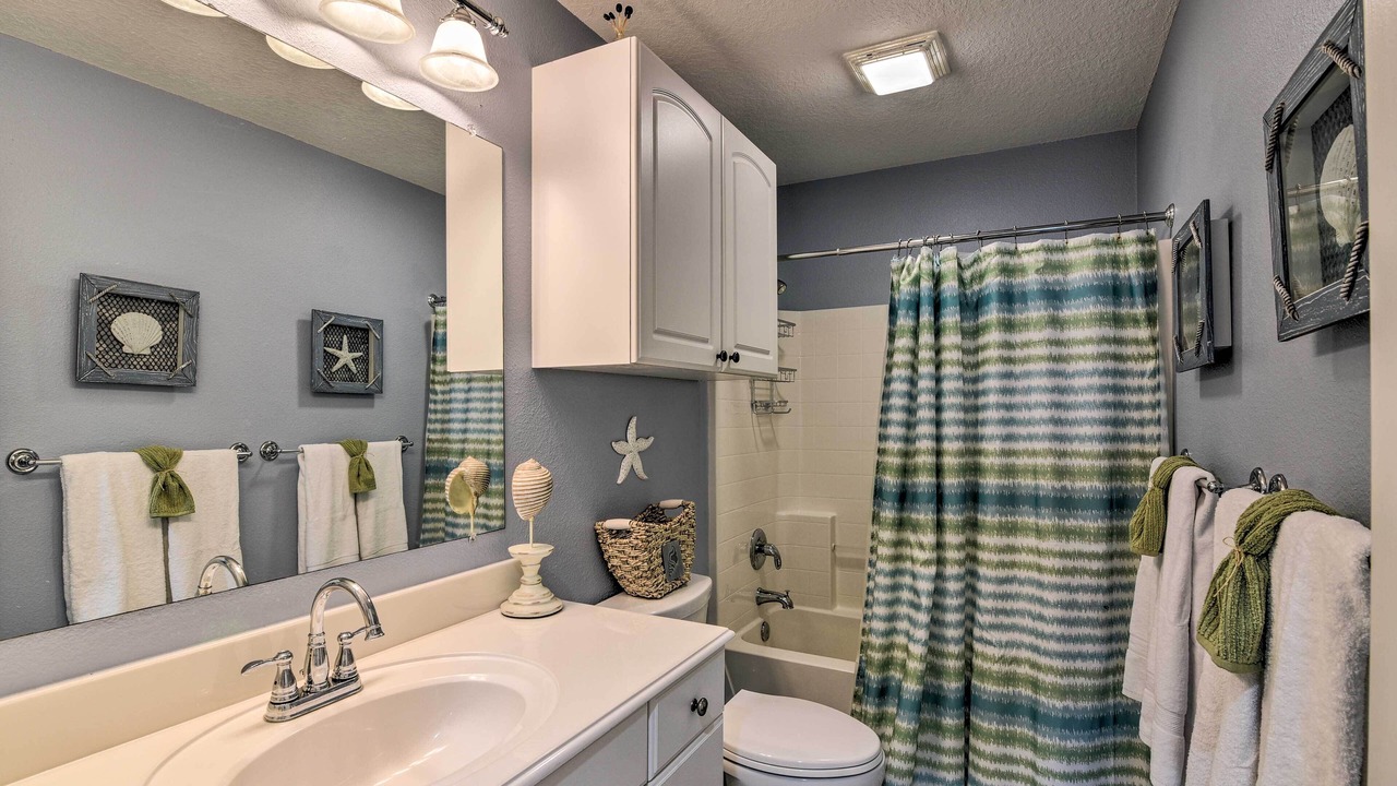Photo of Bathroom in Pirates Beach