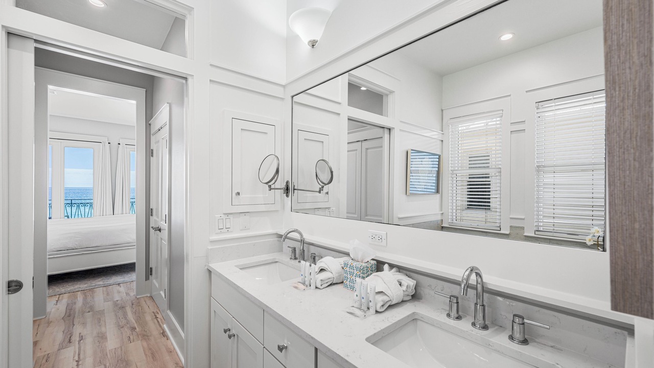 Photo of Bathroom in Delos